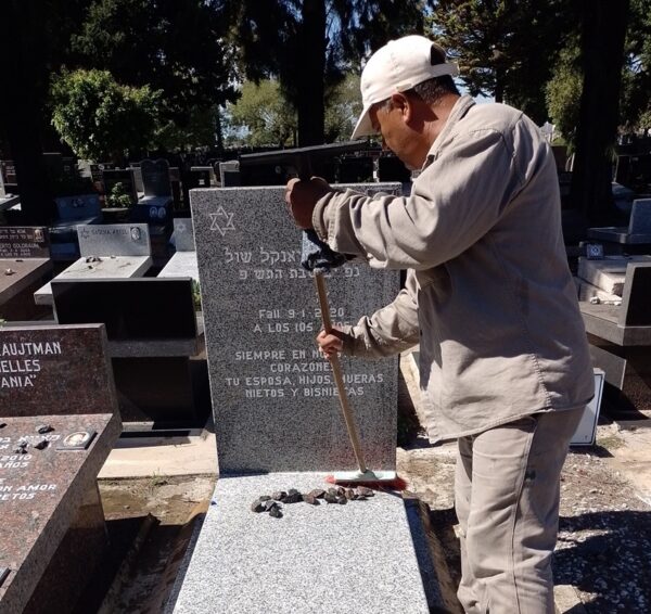 Limpieza-de-lapida-5-1.jpg Headstone cleaning