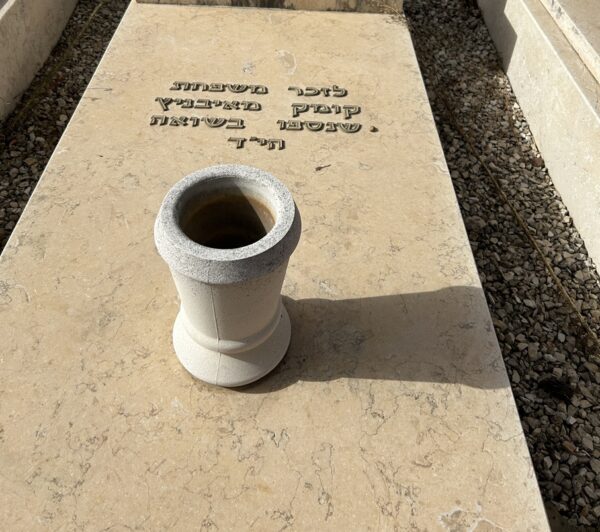 Placement of a cement flower pot on the headstoner